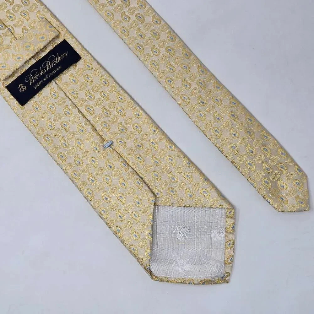 BROOKS BROTHERS MAKERS SILK TIE CREAM GOLD BLUE SATIN PAISLEY LUXURY 3.25